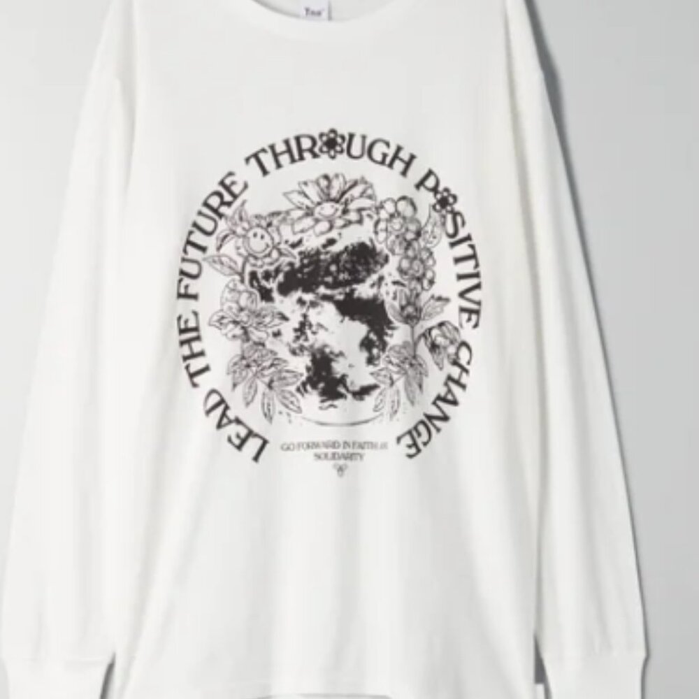 TNA Aritzia Graphic Oversized Long Sleeve Tee White Black Medium